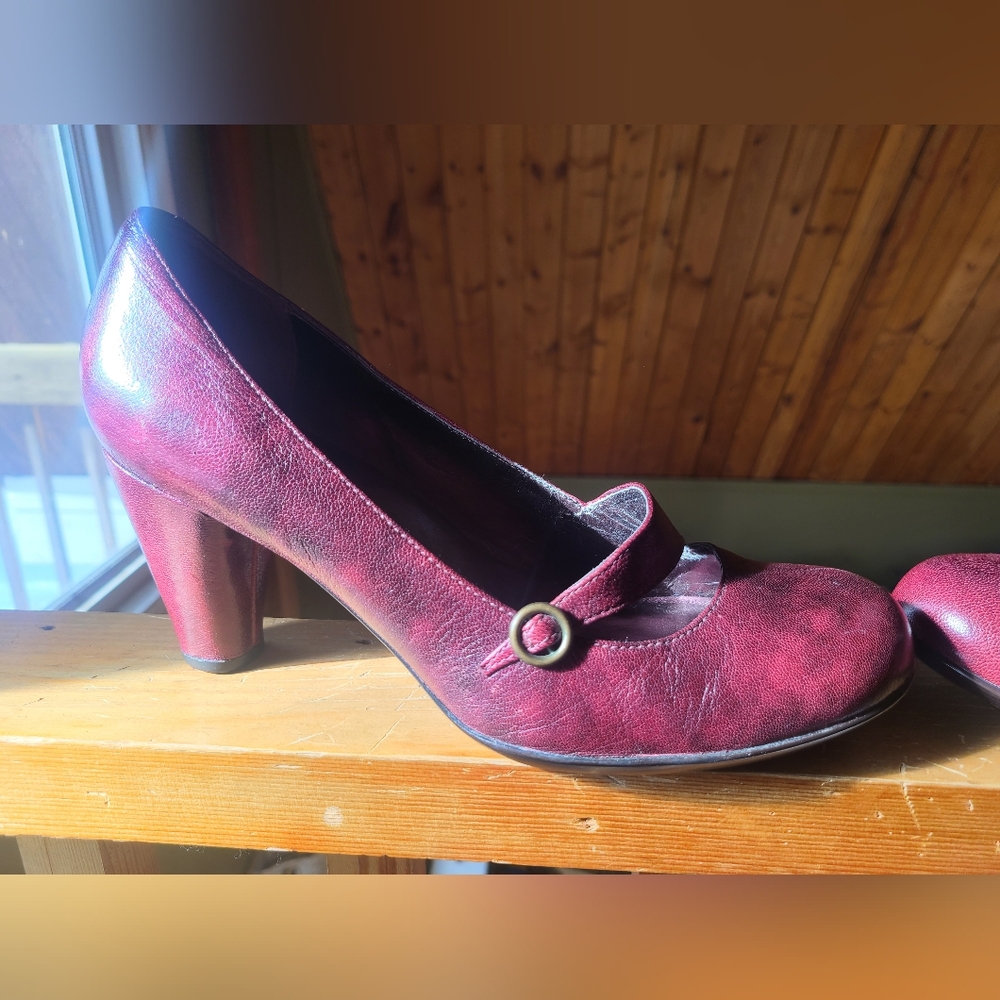 Burgundy Mary Janes by Indigo, size 11, academia, vintage style heels